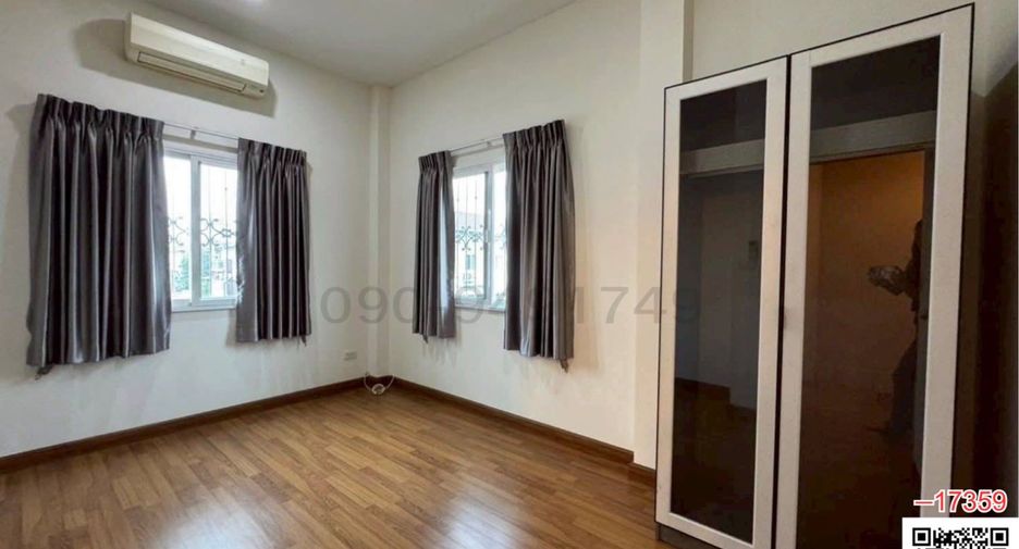 For rent 4 bedrooms townhouse in Khlong Sam Wa, Bangkok
