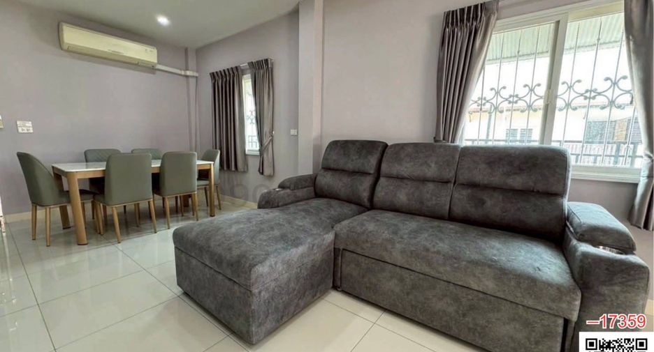 For rent 4 bedrooms townhouse in Khlong Sam Wa, Bangkok