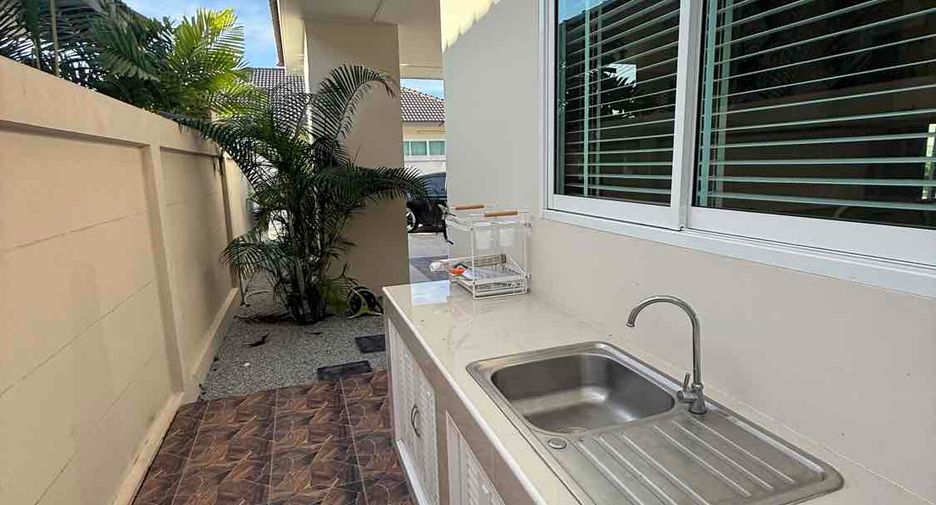 Villa en alquiler de 3 habitaciones en Huay Yai, Pattaya