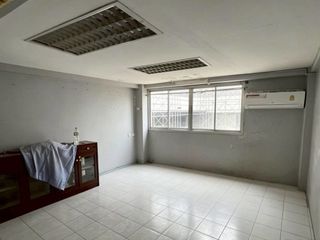 For rent and for sale retail Space in Phra Khanong, Bangkok