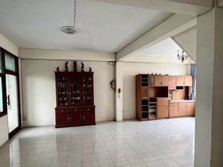 For rent and for sale retail Space in Phra Khanong, Bangkok