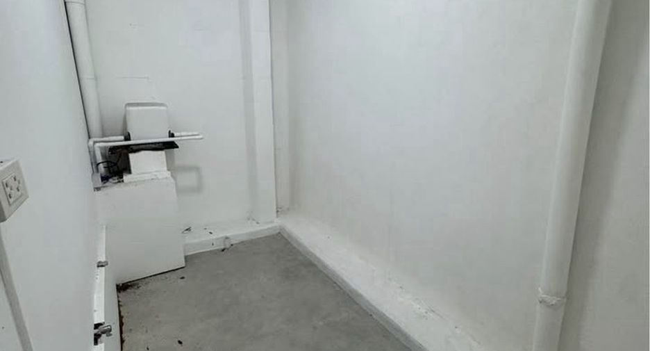 For rent retail Space in Khlong Toei, Bangkok