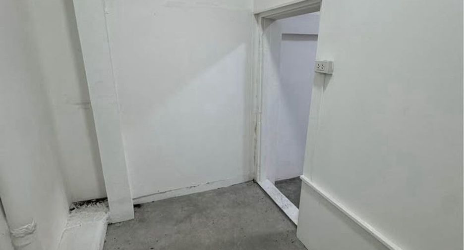For rent retail Space in Khlong Toei, Bangkok