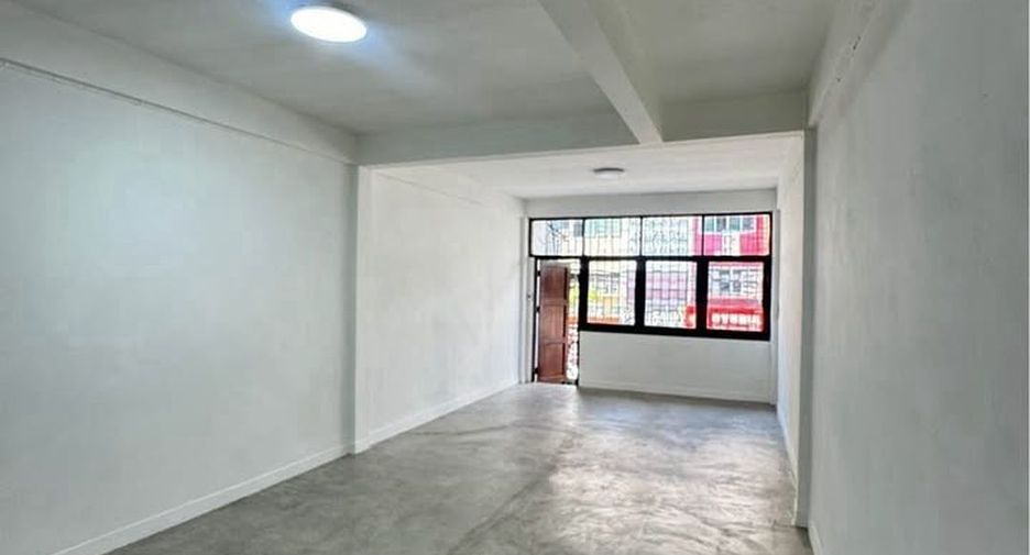 For rent retail Space in Khlong Toei, Bangkok