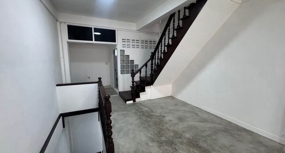 For rent retail Space in Khlong Toei, Bangkok