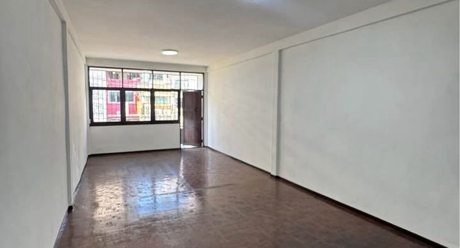 For rent retail Space in Khlong Toei, Bangkok