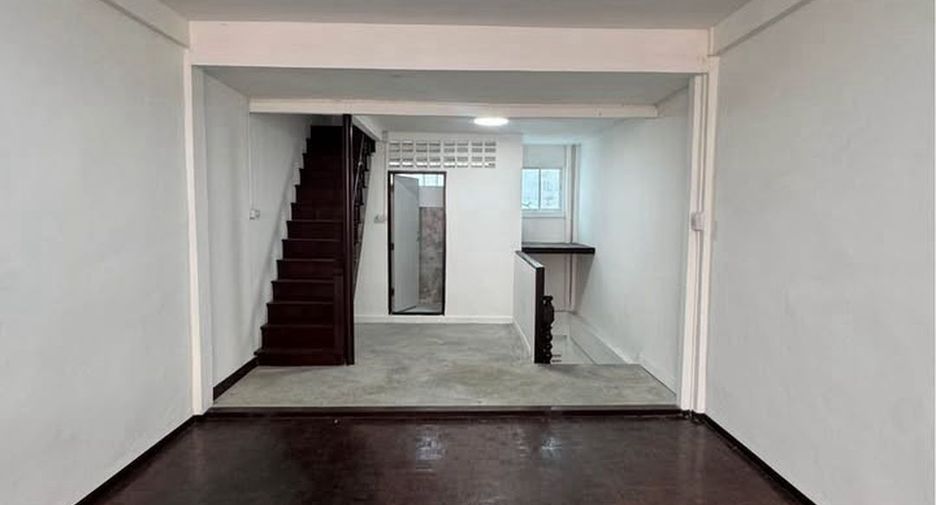 For rent retail Space in Khlong Toei, Bangkok