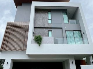 出租 4 卧室 独立屋 在 Phra Khanong, 曼谷