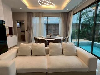 出租 4 卧室 独立屋 在 Phra Khanong, 曼谷