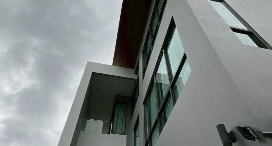For rent 4 bedrooms house in Phra Khanong, Bangkok