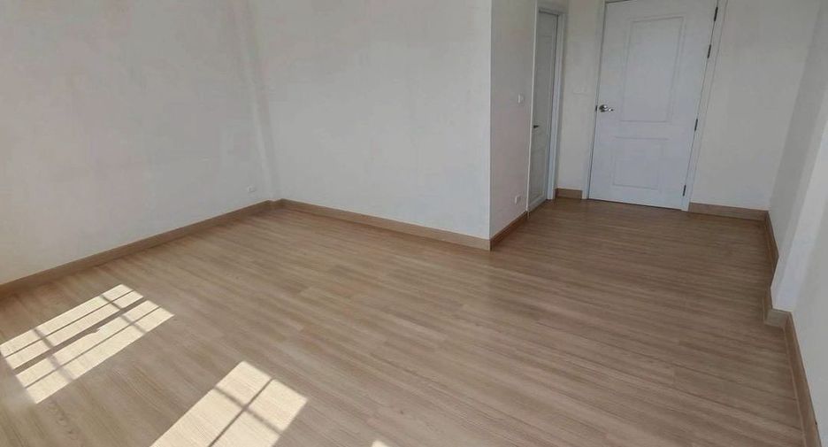 For rent 4 bedrooms house in Bang Na, Bangkok