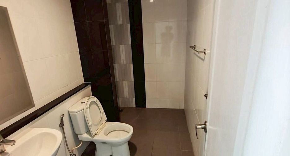For rent 4 bedrooms house in Bang Na, Bangkok