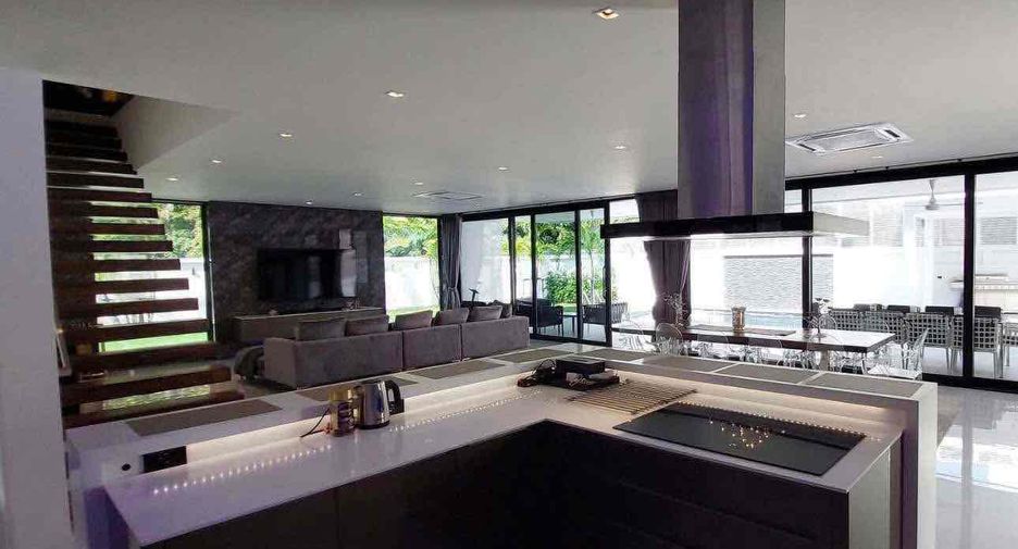For sale and for rent 7 bedrooms villa in Pratumnak, Pattaya