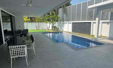 À vendre et à louer 7 chambres villa à Pratumnak, Pattaya