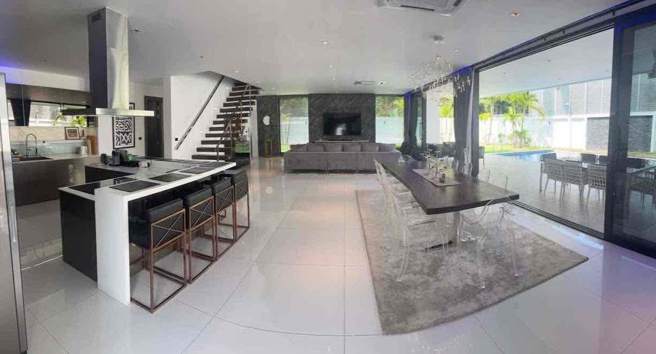 For sale and for rent 7 bedrooms villa in Pratumnak, Pattaya