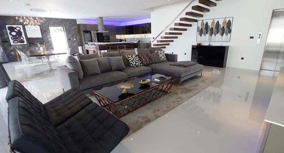 For sale and for rent 7 bedrooms villa in Pratumnak, Pattaya
