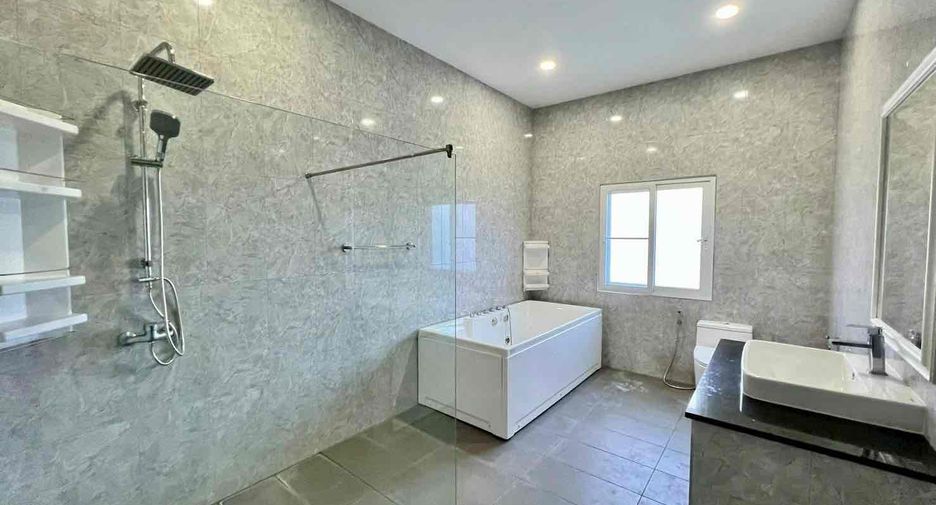 For sale and for rent 5 bedrooms villa in East Pattaya, Pattaya