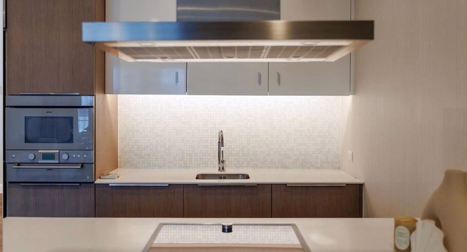 For rent and for sale 2 bedrooms condo in Pathum Wan, Bangkok