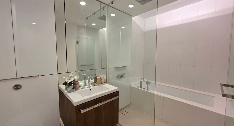For rent and for sale 2 bedrooms condo in Pathum Wan, Bangkok
