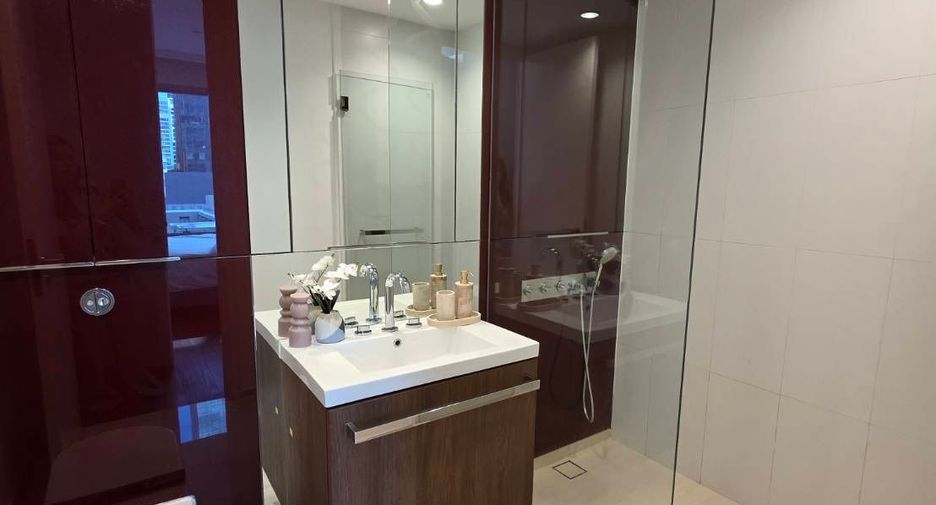 For rent and for sale 2 bedrooms condo in Pathum Wan, Bangkok