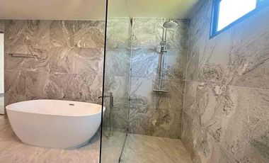 À vendre et à louer 4 chambres villa à Huay Yai, Pattaya