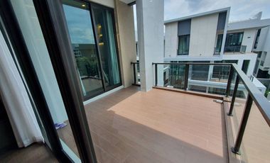 Casa en venta de 4 habitaciones en Lat Phrao, Bangkok