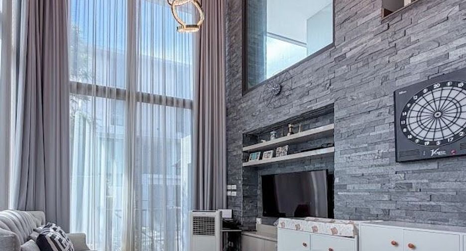 À vendre 4 chambres maison à Lat Phrao, Bangkok