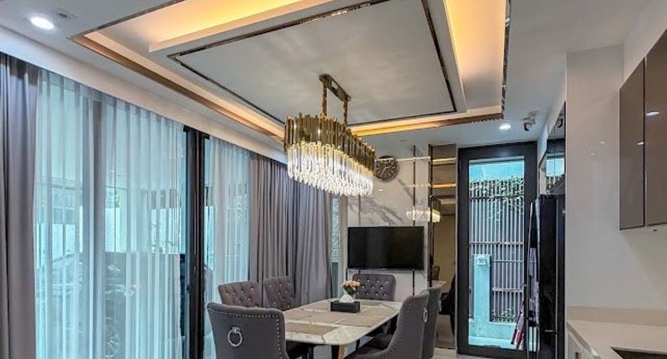 À vendre 4 chambres maison à Lat Phrao, Bangkok
