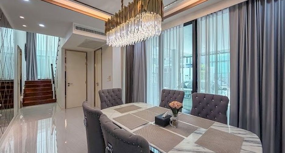 À vendre 4 chambres maison à Lat Phrao, Bangkok