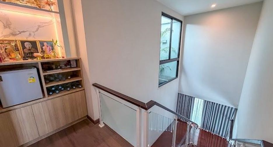 À vendre 4 chambres maison à Lat Phrao, Bangkok