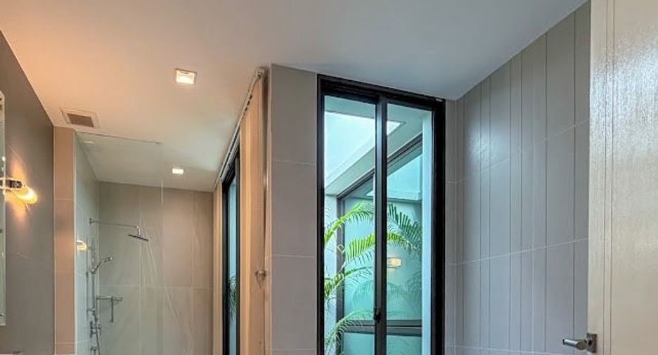 À vendre 4 chambres maison à Lat Phrao, Bangkok