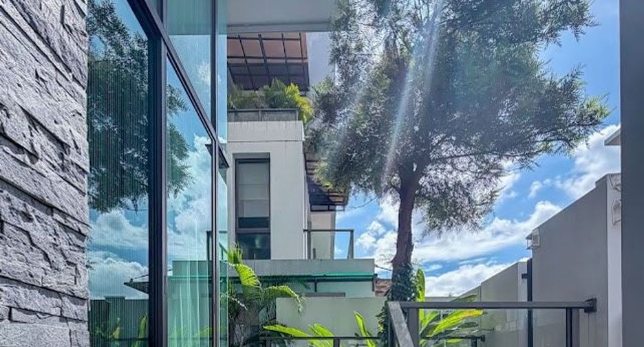 À vendre 4 chambres maison à Lat Phrao, Bangkok
