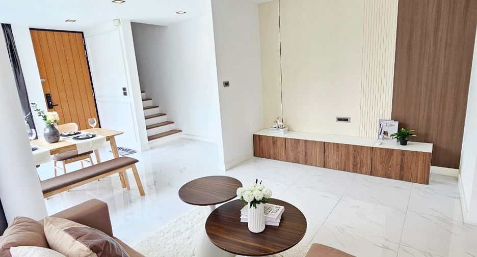For rent 4 bedrooms townhouse in Suan Luang, Bangkok