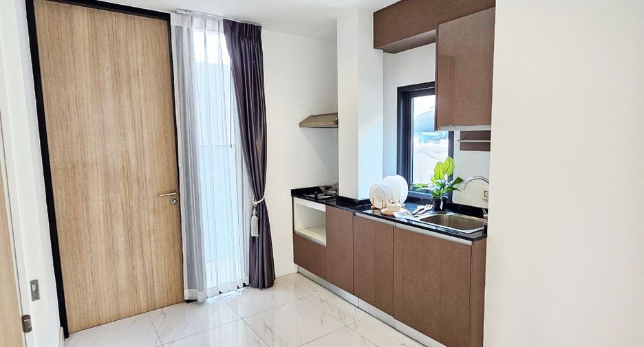 For rent 4 bedrooms townhouse in Suan Luang, Bangkok