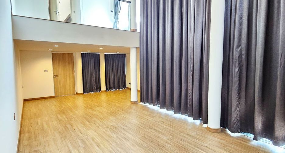 For rent 4 bedrooms townhouse in Suan Luang, Bangkok