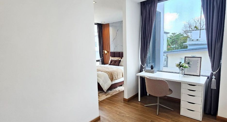 For rent 4 bedrooms townhouse in Suan Luang, Bangkok