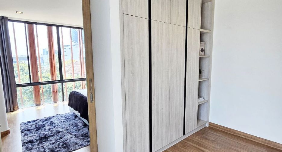 For rent 4 bedrooms townhouse in Suan Luang, Bangkok