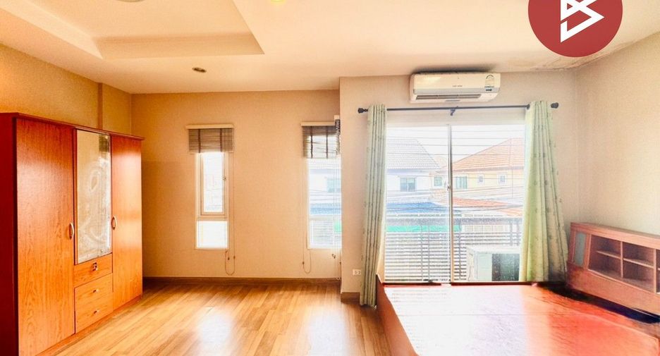 Casa adosada en venta de 3 habitaciones en Nong Khaem, Bangkok