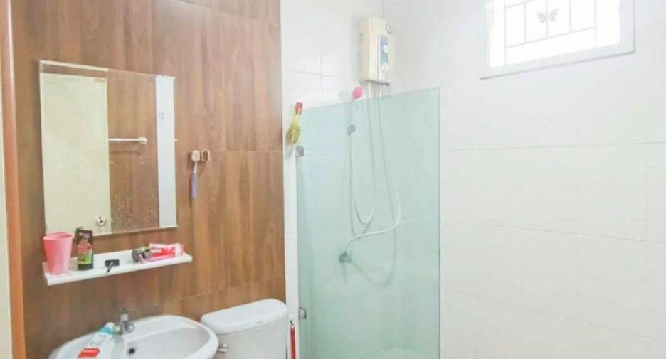 For sale 2 ベッドルーム townhouse in Phanom Sarakham, Chachoengsao