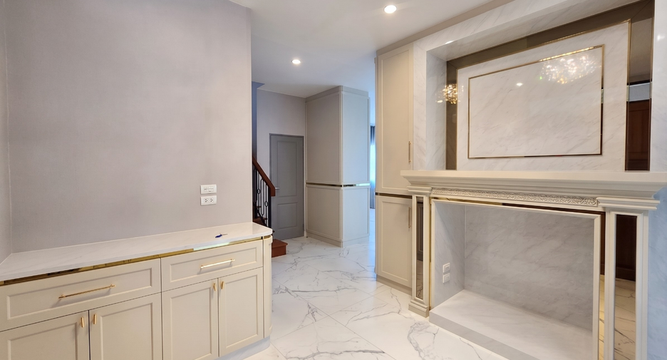 For sale 4 ベッドルーム house in Thawi Watthana, Bangkok