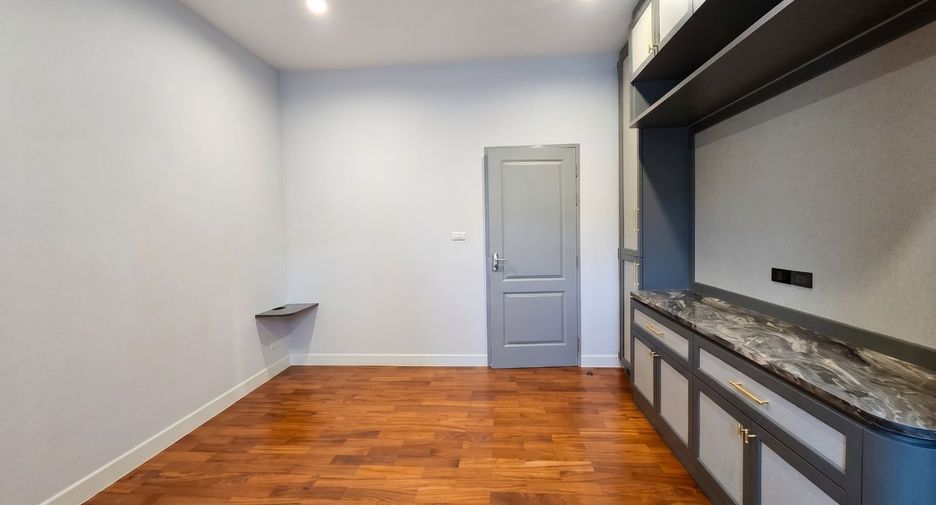 For sale 4 ベッドルーム house in Thawi Watthana, Bangkok