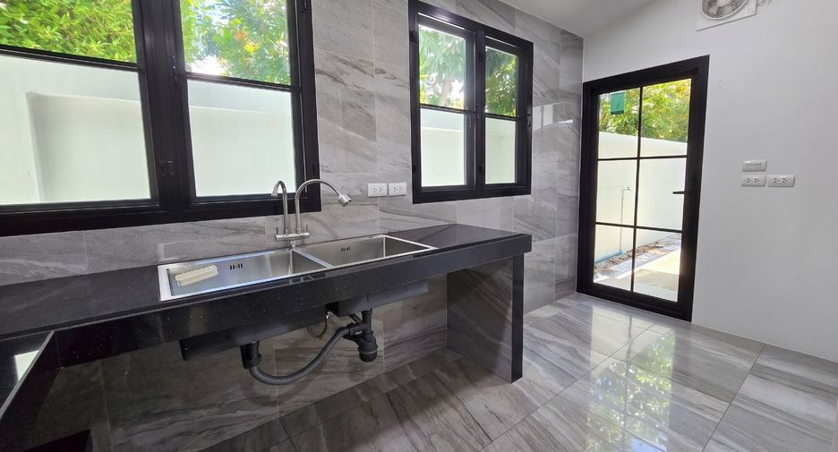 For sale 4 ベッドルーム house in Thawi Watthana, Bangkok