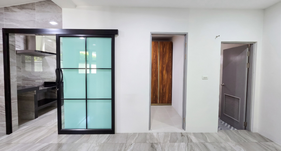 For sale 4 ベッドルーム house in Thawi Watthana, Bangkok