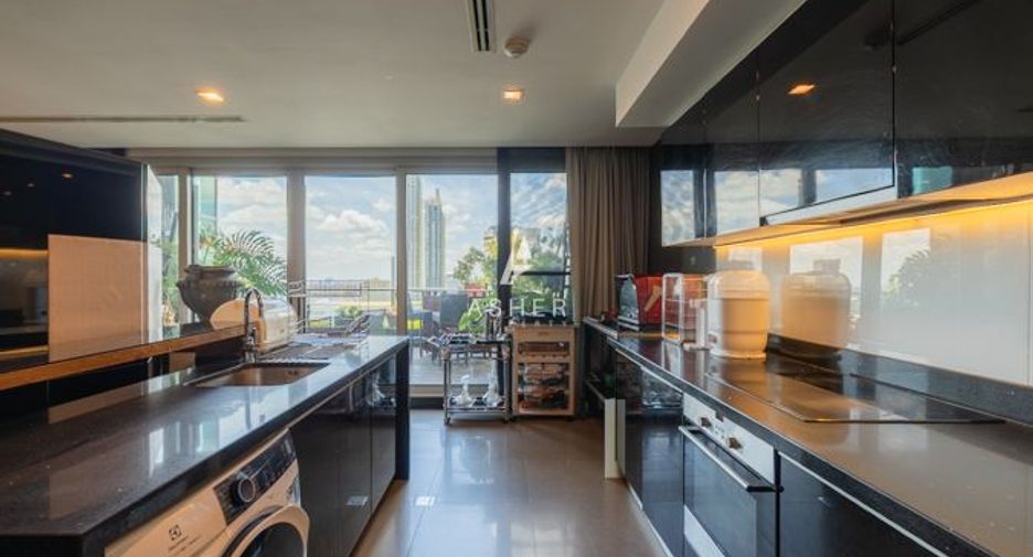 For sale 3 bedrooms condo in Sathon, Bangkok
