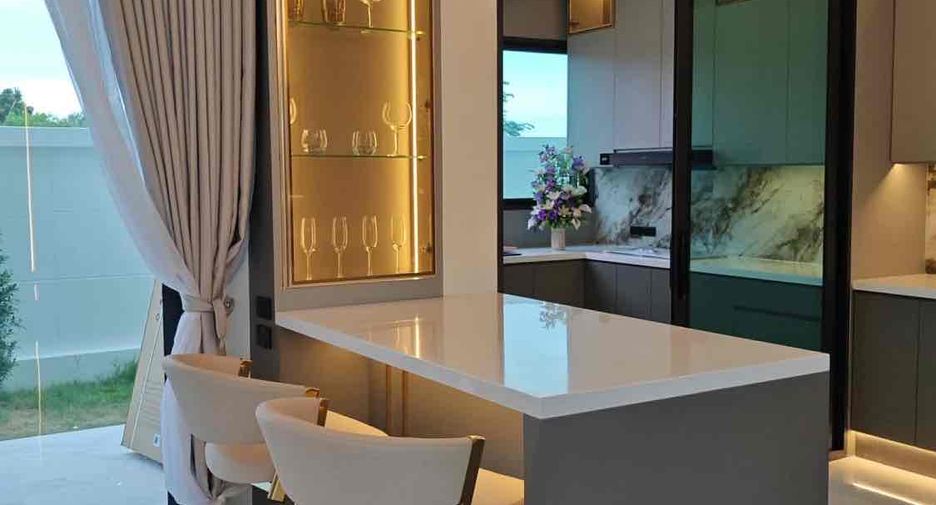 For rent 5 bedrooms villa in East Pattaya, Pattaya
