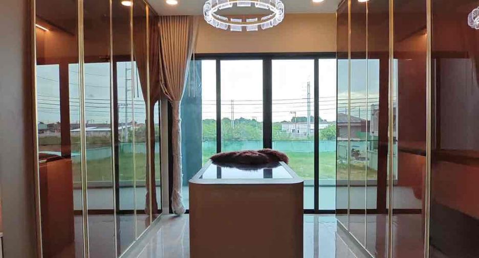 For rent 5 bedrooms villa in East Pattaya, Pattaya