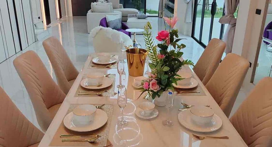 For rent 5 bedrooms villa in East Pattaya, Pattaya