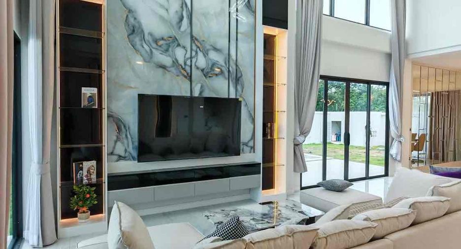 For rent 5 bedrooms villa in East Pattaya, Pattaya