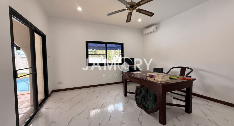For rent 5 bedrooms house in East Pattaya, Pattaya