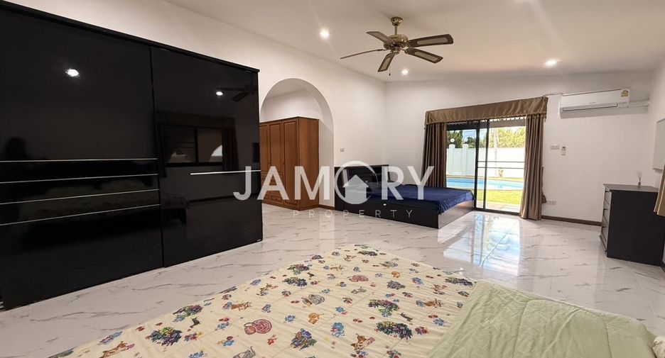 For rent 5 bedrooms house in East Pattaya, Pattaya